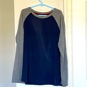 Boys Old Navy long sleeve t-shirt (L)